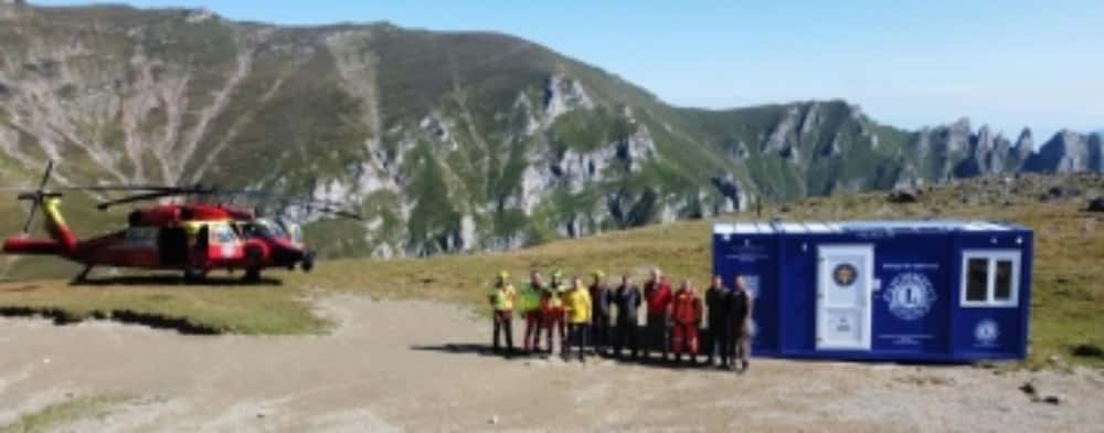 Primul refugiu din seria „Refugiu de Speranță” a fost amplasat în Munții Bucegi