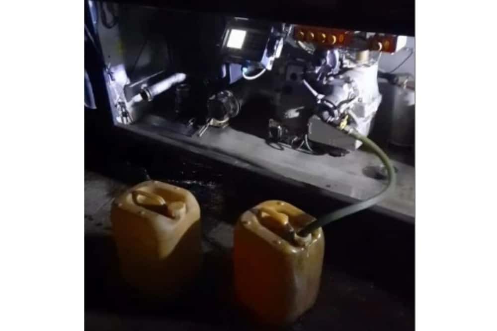 Prins de jandarmii prahoveni în timp ce făcea plinul direct din cisternă!