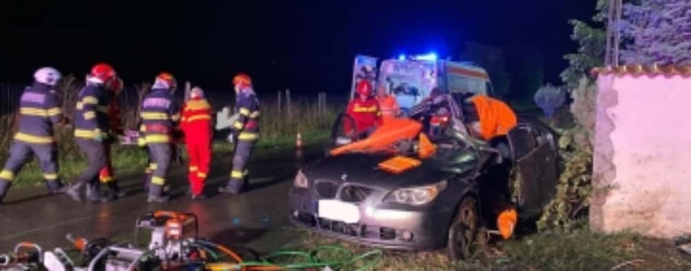 Un șofer a rămas încarcerat în autoturism, noaptea trecută, după un accident produs în Urleta - Bănești