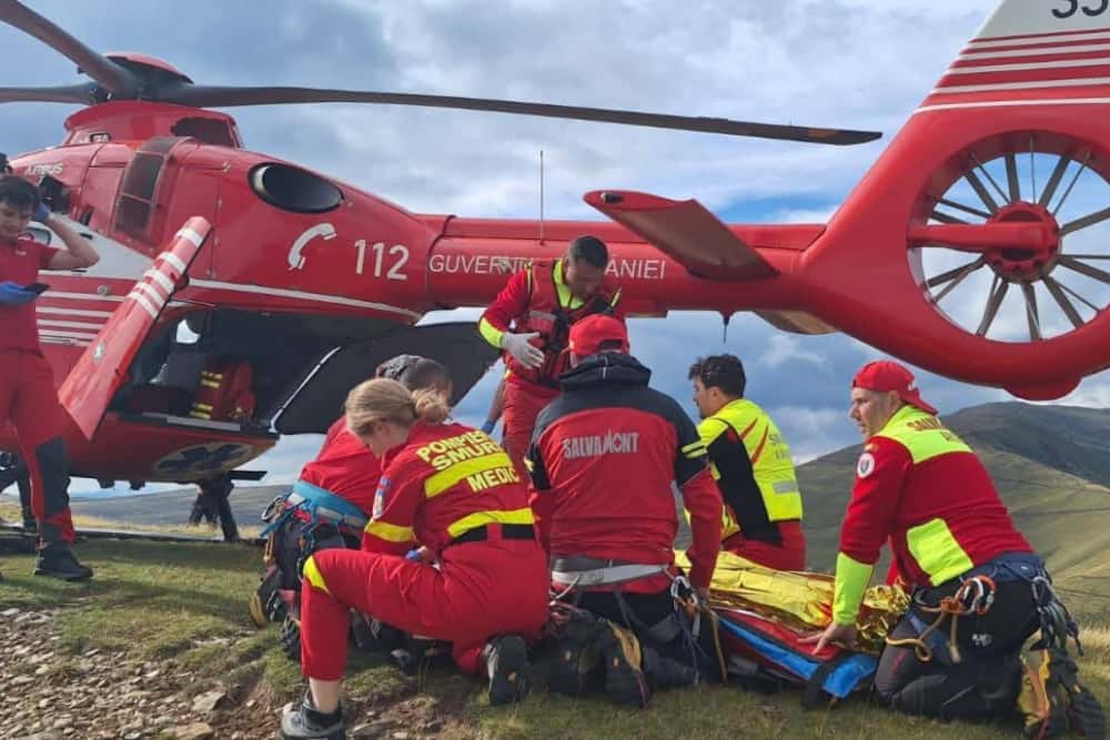 Tragedia din munți, în care patru tineri și-au pierdut viața după ce mașina lor s-a prăbușit într-o râpă - un nou semnal de alarmă asupra pericolelor din zonele montane