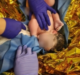 Un bebeluș s-a născut în ambulanță, pe drumul spre spital!