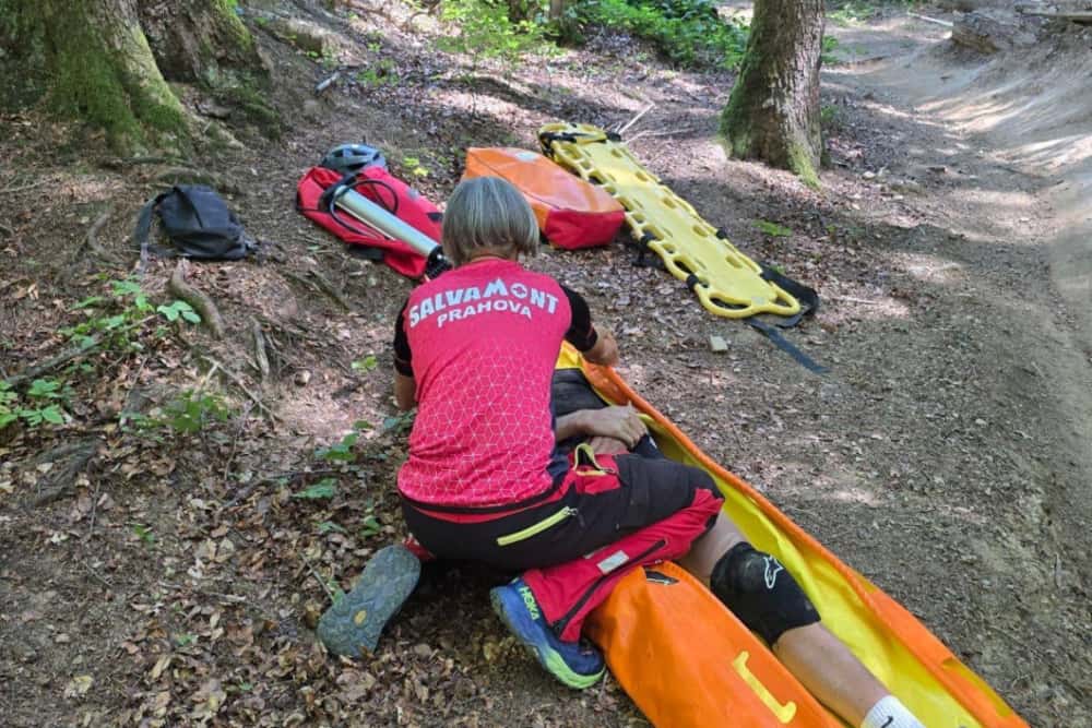 Bilanțul salvamontiștilor prahoveni, după 24 de ore la foc continuu: turiști răniți, accidente bizare și intervenții în miez de noapte