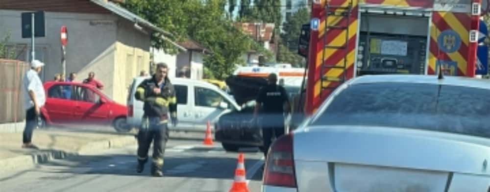 O șoferiță de 27 de ani a ajuns la spital după un accident produs pe strada Văleni din Ploiești