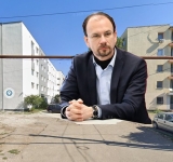 ”Proiect Polițeanu” cu iz de afacere imobiliară din fonduri publice. Vrea să cumpere un bloc de garsoniere cu peste 3 milioane de euro!