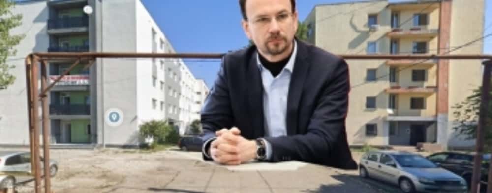 ”Proiect Polițeanu” cu iz de afacere imobiliară din fonduri publice. Vrea să cumpere un bloc de garsoniere cu peste 3 milioane de euro!