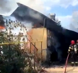 UPDATE/Incendiu în Urlați. Două case au fost cuprinse de flăcări