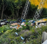 Trafic restricționat pe DN1, zona Posada, pentru scoaterea TIR-ului căzut în râpă