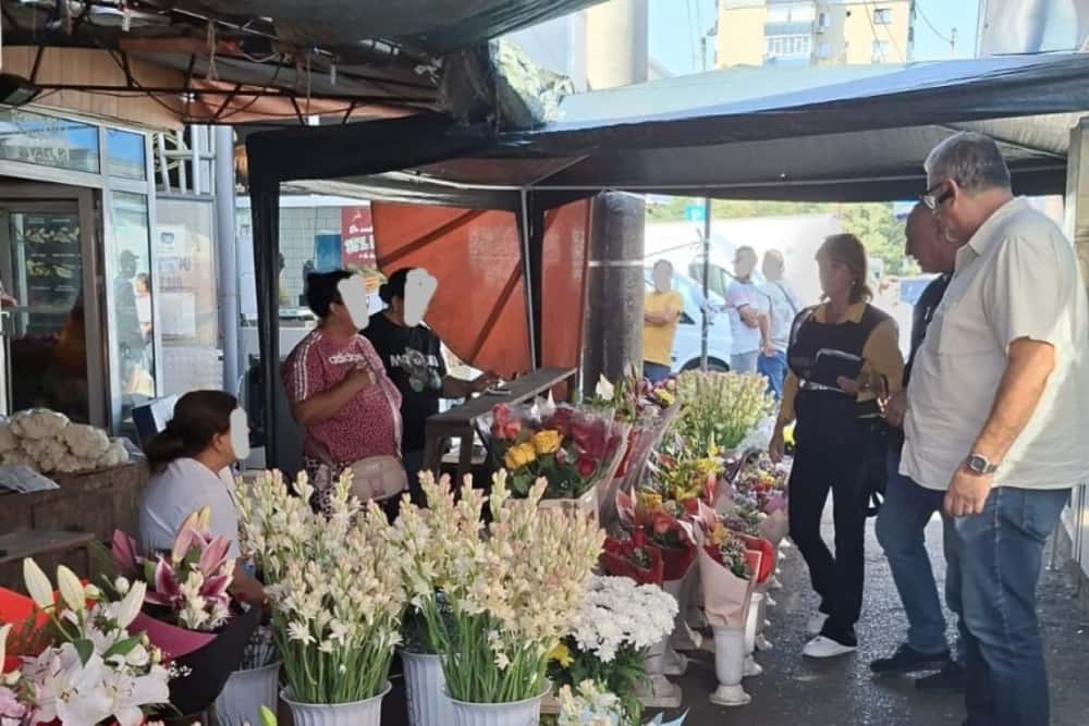 Amenzi de peste 13.000 de lei pentru comercianții de flori din Ploiești