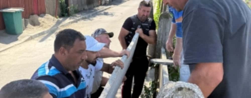 Ferească Dumnezeu! Au rupt gardul Cimitirului Bolovani și au umplut cu gunoaie locurile de veci!