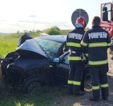 O șoferiță a ajuns la spital după ce a intrat cu autoturismul într-un copac, lângă Balta Doamnei