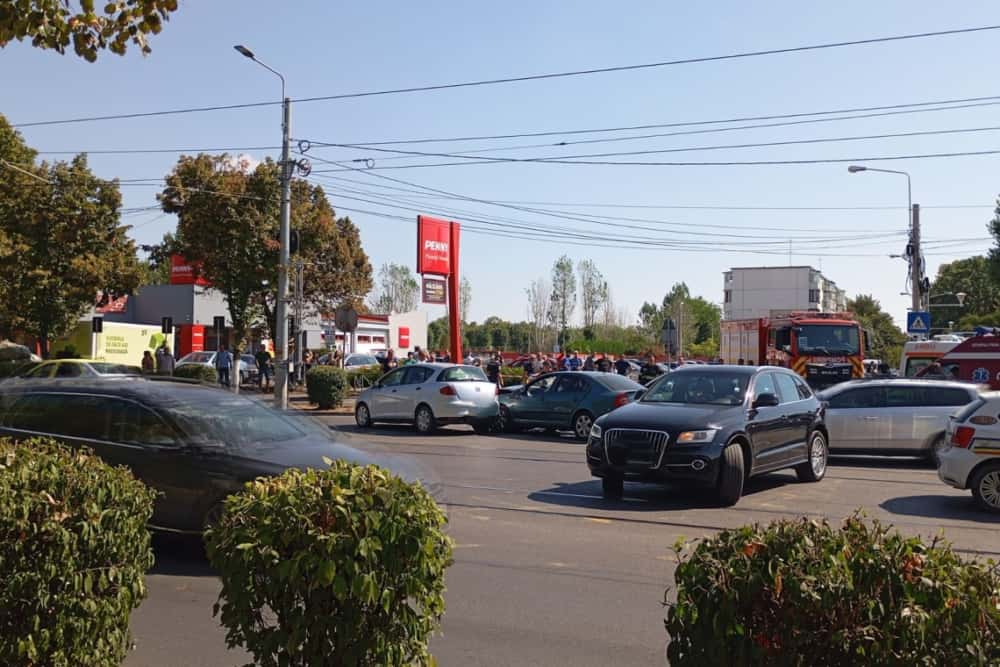 Ploiești | Accident soldat cu un șofer rănit, la intersecția Șoseaua Vestului - Cosminele