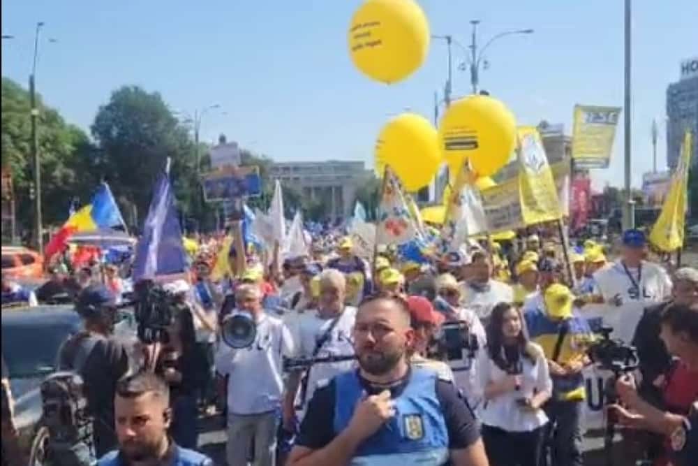 150 de cadre didactice din Prahova participă la mitingul de protest organizat de sindicatele din învățământ, în Capitală