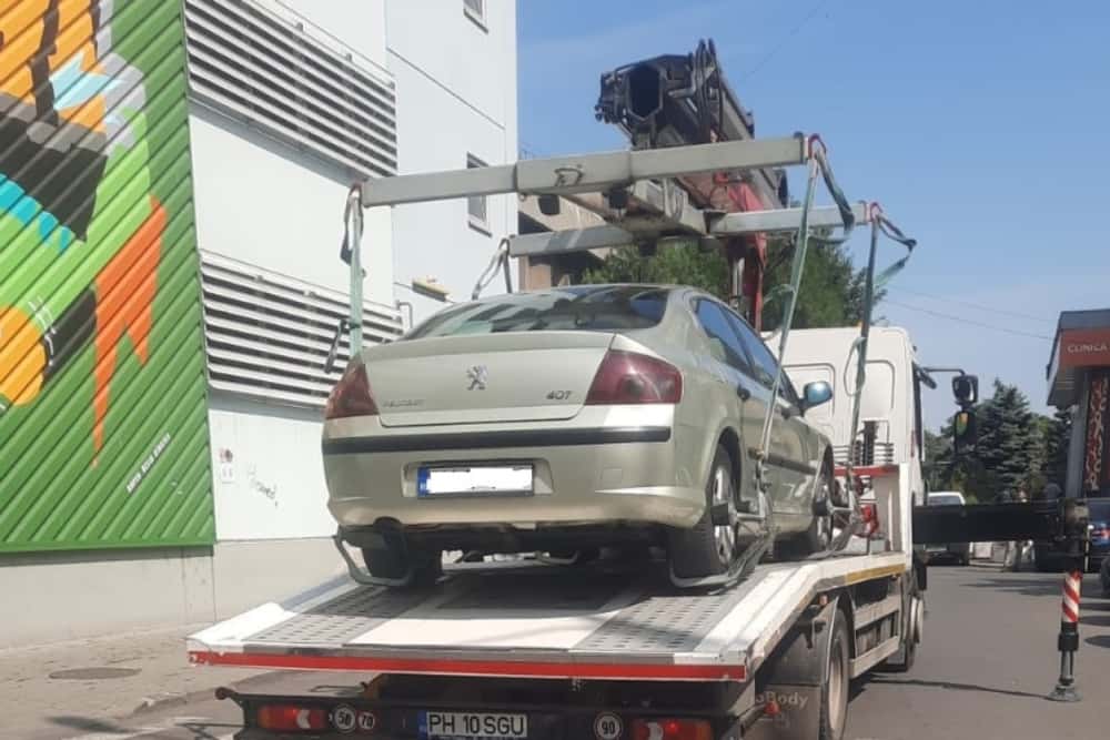 Șoferi amendați și mașini ridicate pentru parcare neregulamentară în Ploiești