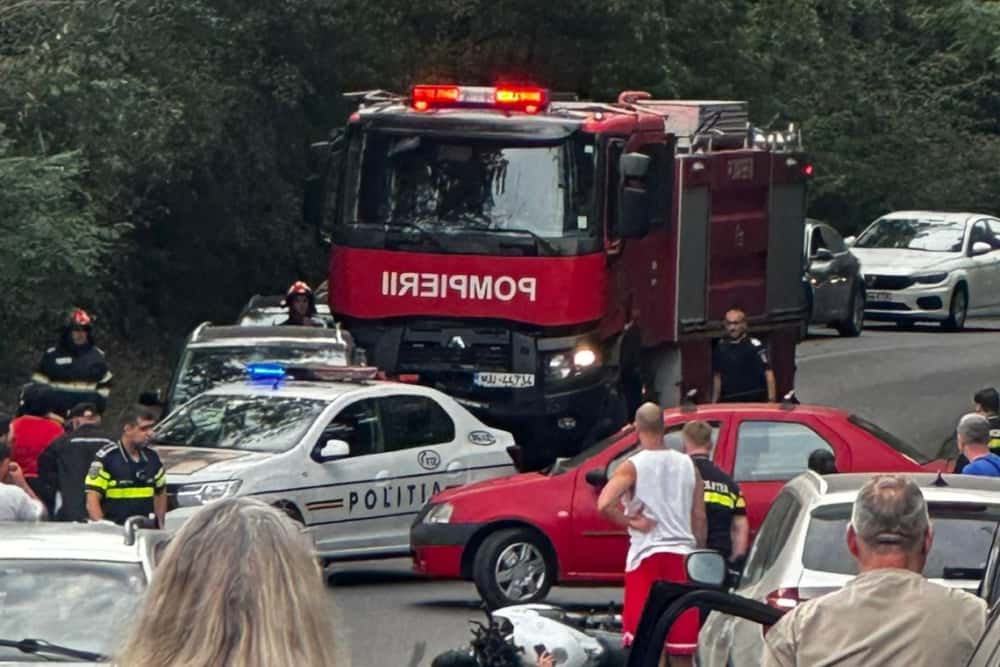 Trafic blocat total pe DJ 102, lângă Plopeni, din cauza unui accident