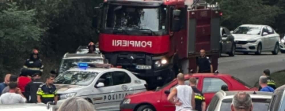 Trafic blocat total pe DJ 102, lângă Plopeni, din cauza unui accident