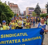 Sindicaliștii de la ”Solidaritatea Sanitară” au pichetat astăzi Prefectura Prahova