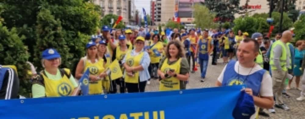 Sindicaliștii de la ”Solidaritatea Sanitară” au pichetat astăzi Prefectura Prahova