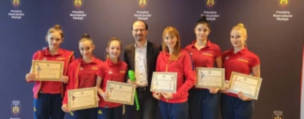 Vicecampioanele naționale la gimnastică ritmică, premiate cu SUMA TOTALĂ de 6.200 lei de Primăria Ploiești!