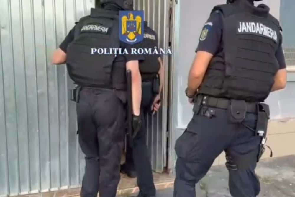 Percheziții la persoane bănuite de braconaj cinegetic, în Prahova și Buzău