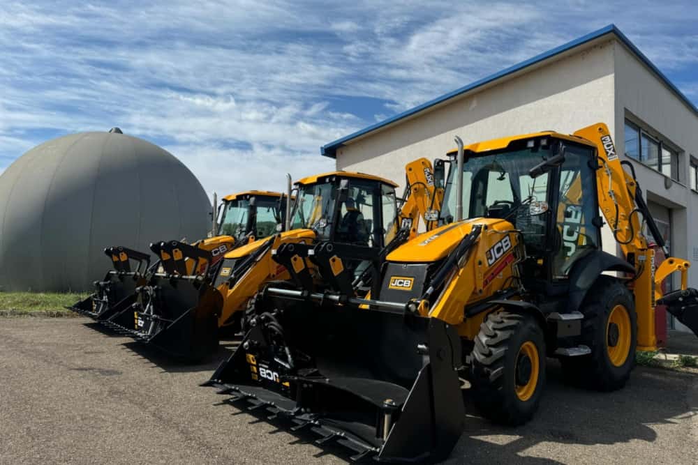 HIDRO PRAHOVA S.A. își modernizează parcul auto prin achiziția a trei buldoexcavatoare pentru centrele de lucru Vălenii de Munte, Câmpina și Sinaia