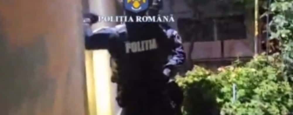 Țeapă de peste 100.000 lei cu extrase de cont false. Descinderi în București și Câmpina