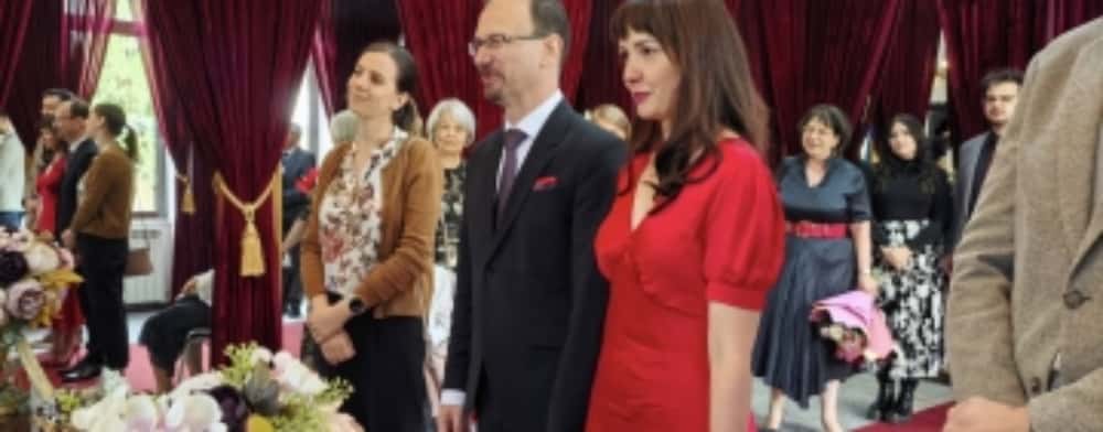 Primarul Polițeanu a spus ”DA!” în fața ofițerului stării civile. S-a căsătorit cu Elena, iubita sa