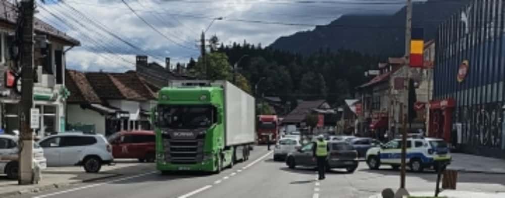 Șoferul TIR-ului rămas în pană pe DN1, la Bușteni, a fost amendat cu 1.000 de lei