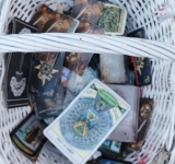 Două ghicitoare din Prahova și Ilfov, cercetate pentru înșelăciune: ar fi păgubit o femeie din Buzău cu 50.000 de lei