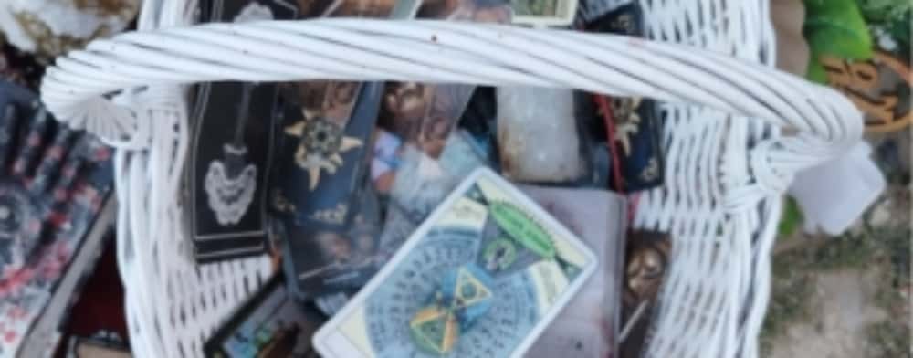 Două ghicitoare din Prahova și Ilfov, cercetate pentru înșelăciune: ar fi păgubit o femeie din Buzău cu 50.000 de lei