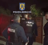 Percheziții în Șirna, la persoane suspectate de distrugerea unui autoturism
