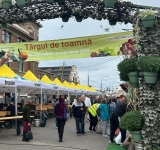 S-a deschis Târgul de toamnă, în centrul Ploieștiului. Să nu mergeți nemâncați, că vă arde la buzunar!