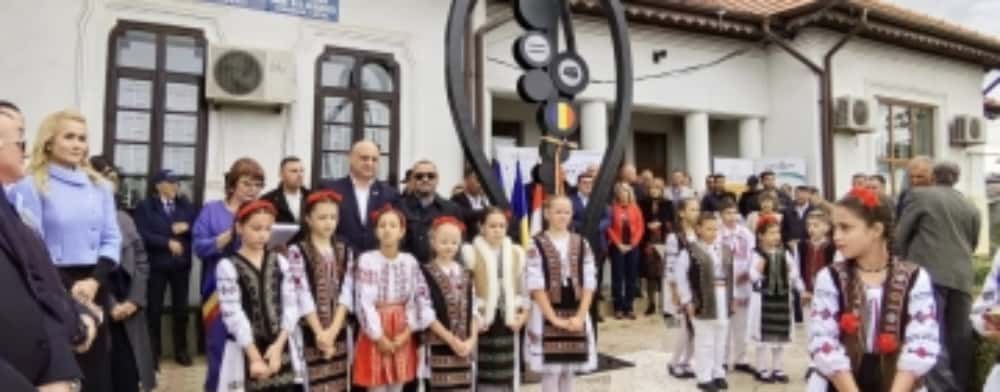 Valea Călugărească are un nou simbol al identității viticole: Monumentul „Paralela 45 – Ținutul vinurilor roșii”