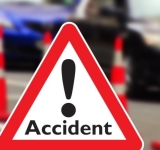 A intrat cu autoturismul într-un gard, în comuna Dumbrăvești. O femeie a fost rănită