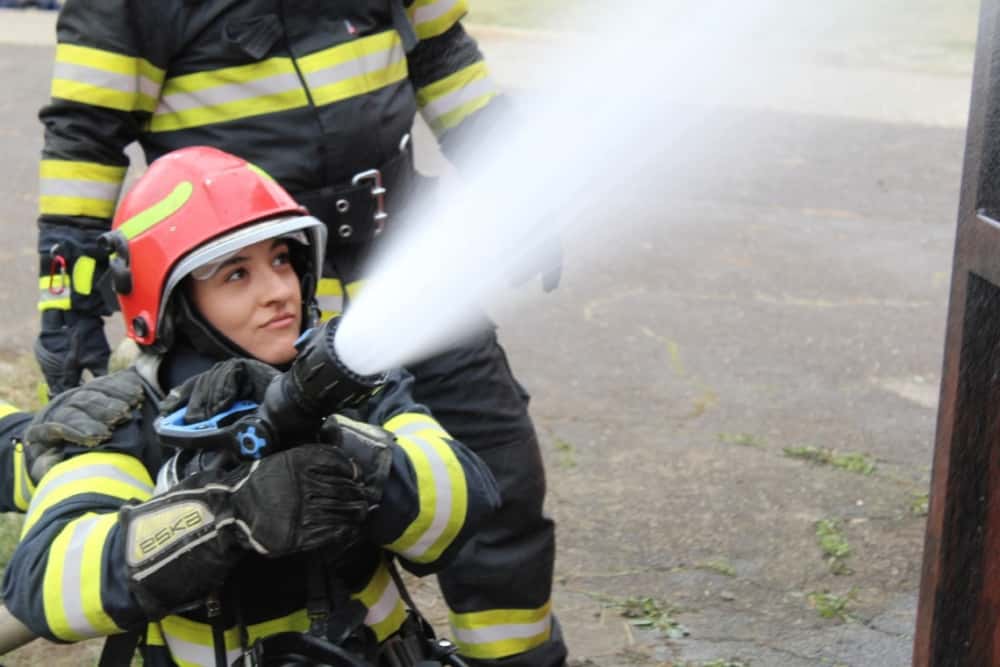 Povestea Denisei – de pe podiumul competițiilor de box, la Școala de Pompieri din Boldești-Scăeni