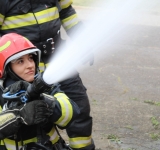 Povestea Denisei – de pe podiumul competițiilor de box, la Școala de Pompieri din Boldești-Scăeni