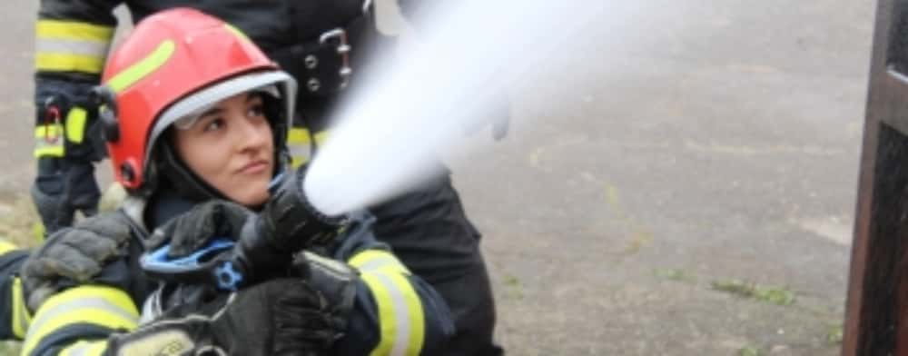 Povestea Denisei – de pe podiumul competițiilor de box, la Școala de Pompieri din Boldești-Scăeni