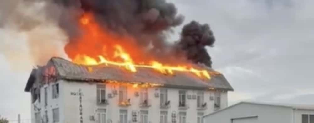 O echipă complexă investighează incendiul de la hotelul din Tătărani, în care au murit două tinere