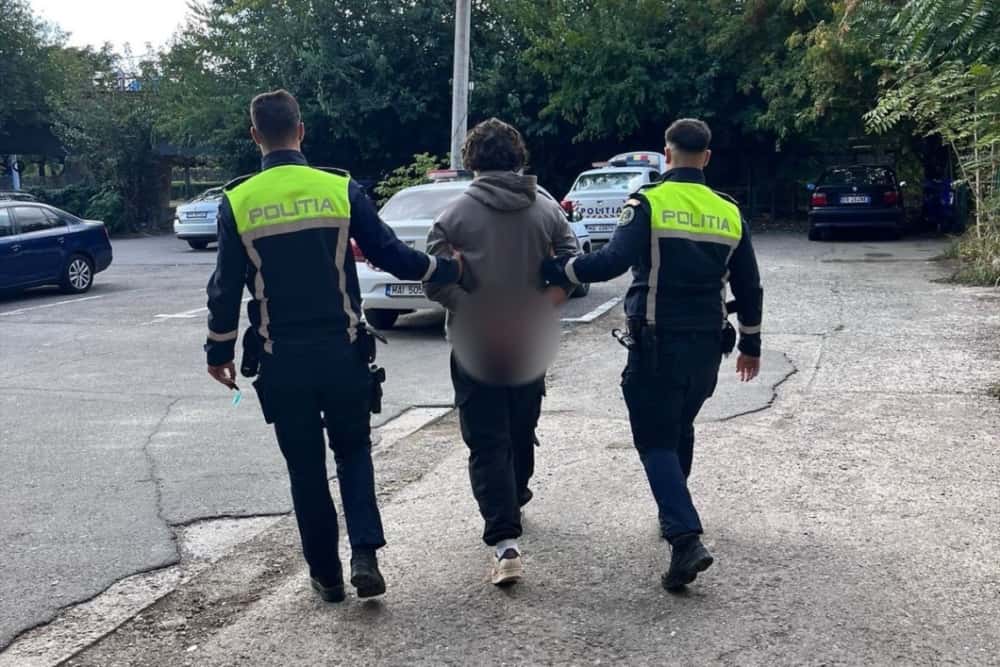 Tânăr reținut la Ploiești după o urmărire cu poliția. Conducea fără permis și cu plăcuțe false