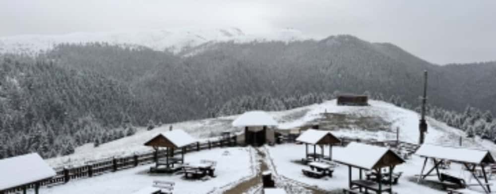 Iarnă la început de octombrie, la Cabana Vârful Ciucaș