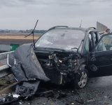 Accident grav la Râfov: doi oameni încarcerați după impactul dintre două autoturisme
