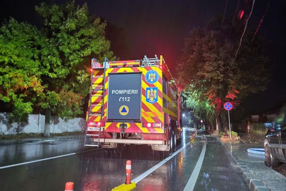 Urmări ale fenomenelor meteo produse de ciclonul Barbara, inclusiv în Prahova. Zeci de intervenții ale pompierilor, noaptea trecută
