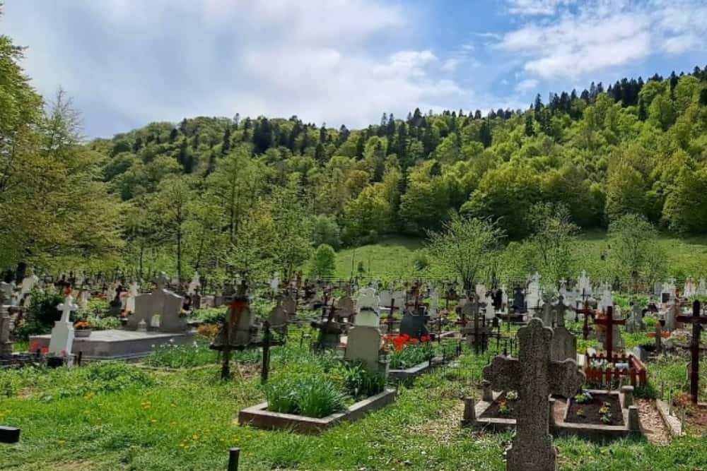 Casa Regală a României donează un teren pentru extinderea cimitirului din Azuga
