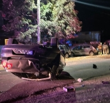 Un tânăr șofer băut și cu permisul suspendat a fugit după ce s-a răsturnat cu mașina în Albești-Paleologu