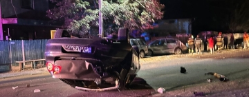 Un tânăr șofer băut și cu permisul suspendat a fugit după ce s-a răsturnat cu mașina în Albești-Paleologu