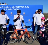 Înainte să fie a șoferilor, a fost a cicliștilor! Sute de prahoveni au testat noua centură a orașului Mizil, alături de președintele CJ Prahova