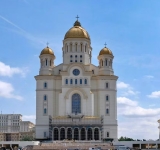 De Sfântul Dumitru, se sfințește pictura Catedralei Mântuirii Neamului. În interior vor avea acces ”doar” 2.500 de persoane