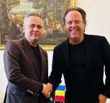 Povești adevărate din satele României: jurnalistul britanic Charlie Ottley susține producătorii care dau viață tradițiilor