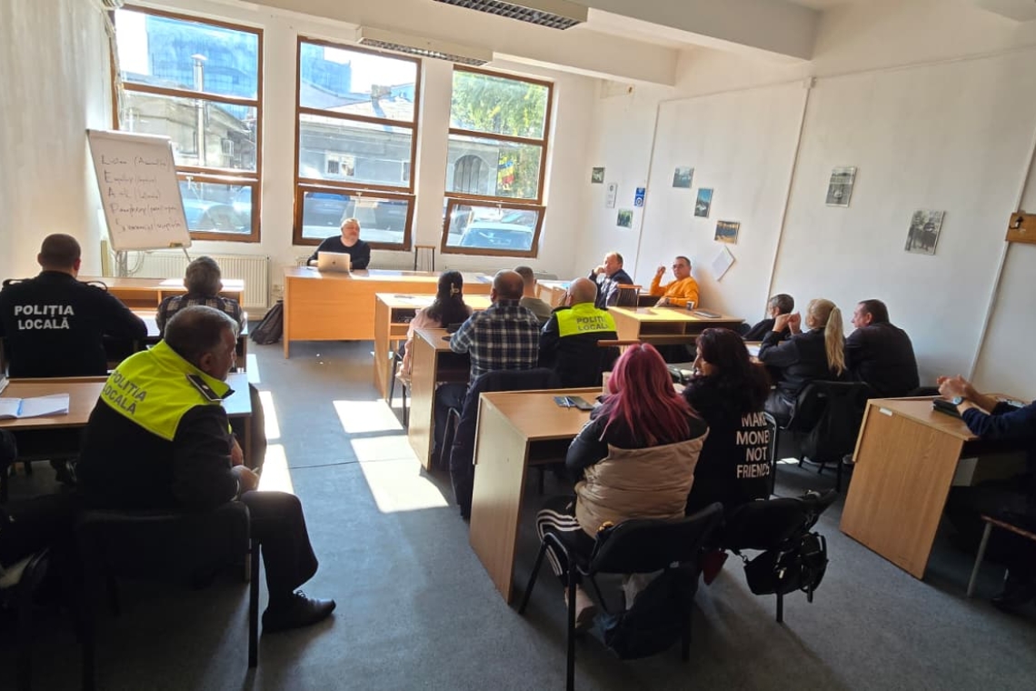 Polițiștii locali ploieșteni, învățați cum să vorbească frumos cu cetățenii!