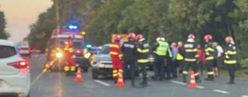 Accident rutier pe DN1, în zona Puchenii Mari. O șoferiță de 23 de ani și un copilaș, răniți