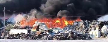 Incendiu de proporții în Ariceștii Rahtivani, cu degajări imense de fum